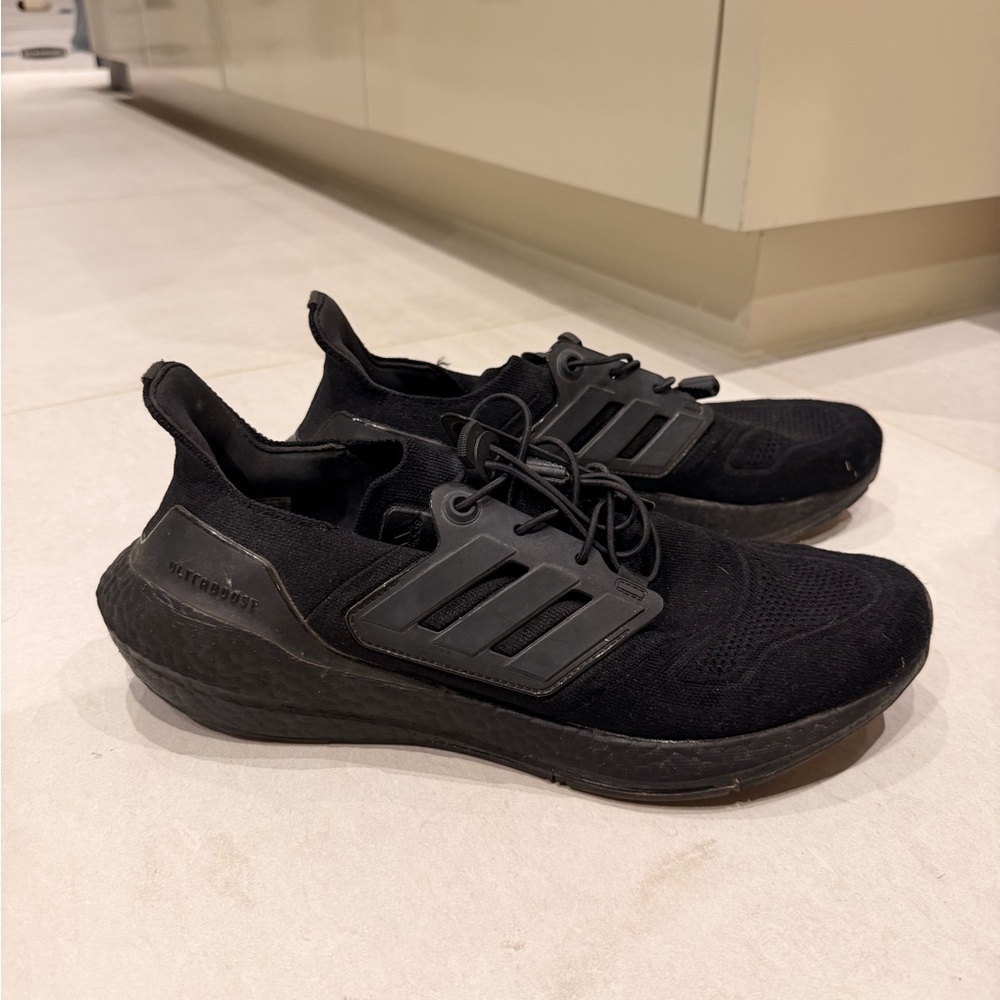 Black Men's Adidas Ultraboost Shoes size 11 with locklace laces